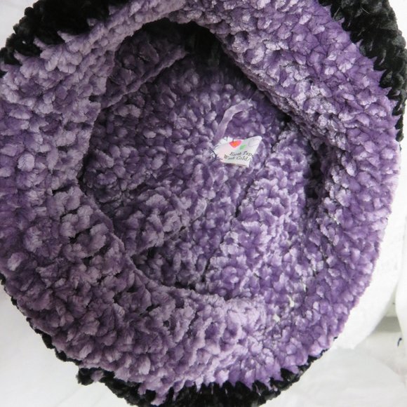 LUSCIOUS HAND CROCHETED HAT w REMOVABLE FLOWER - Picture 5 of 11